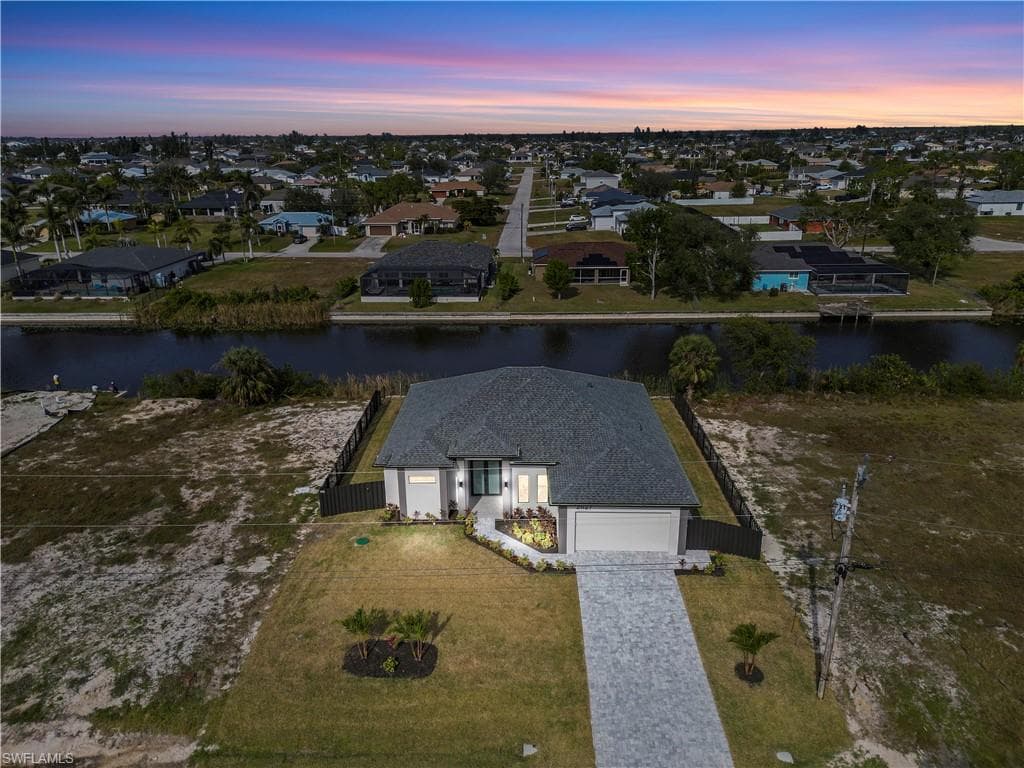 2627 3rd TER CAPE CORAL, FL 33993