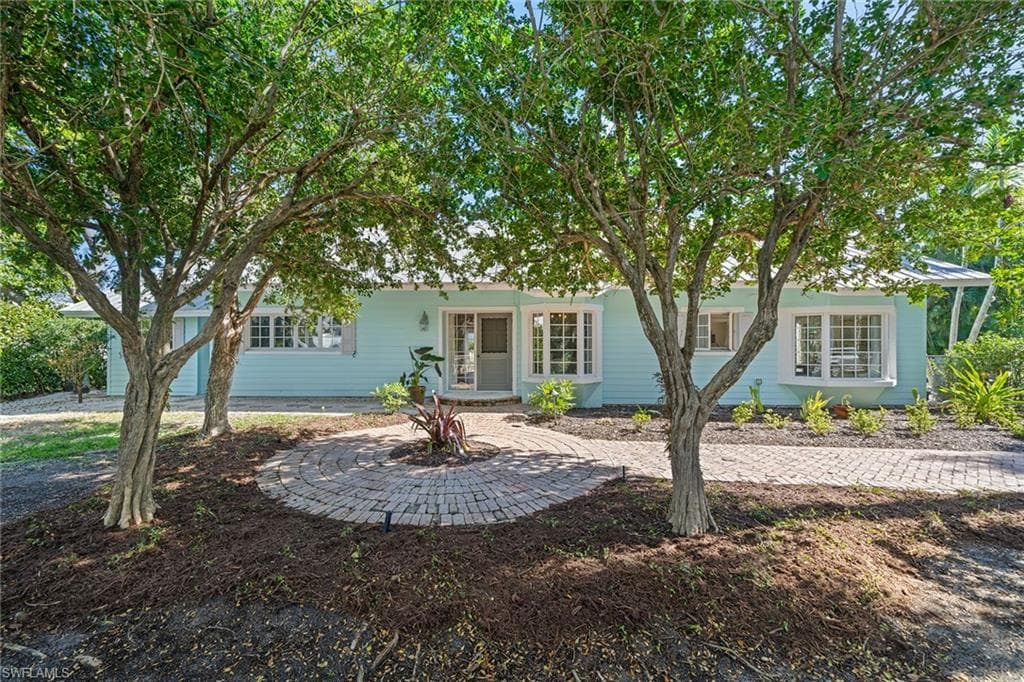 2171 South Winds DR NAPLES, FL 34102