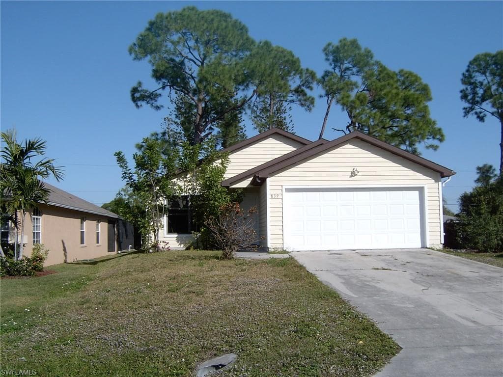 839 108th AVE N NAPLES, FL 34108
