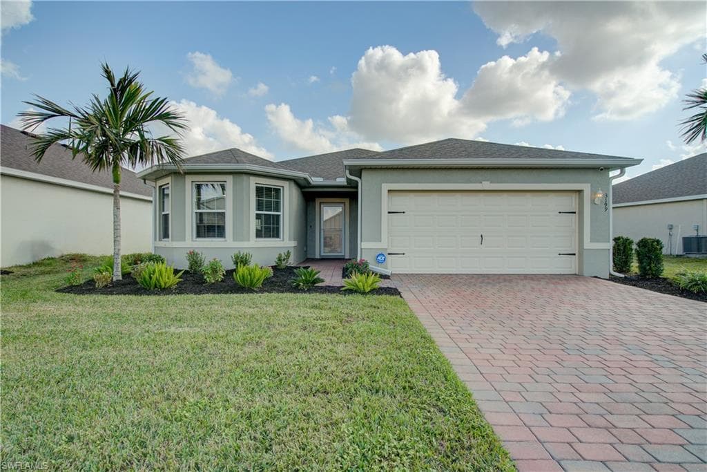 3199 Estancia LN CAPE CORAL, FL 33909