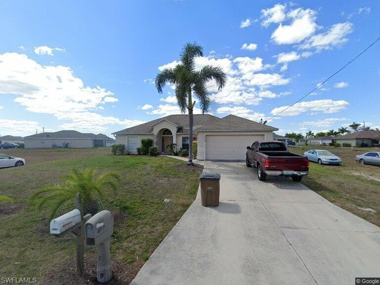 4202 NE 15th PL CAPE CORAL, FL 33909