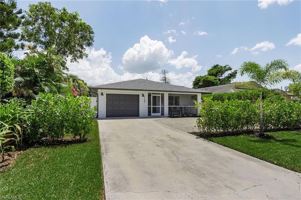 762 103rd AVE N NAPLES, FL 34108