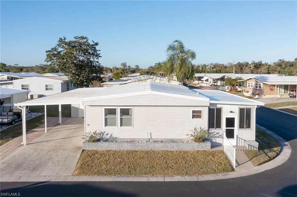 15 Hay ST ALVA, FL 33920