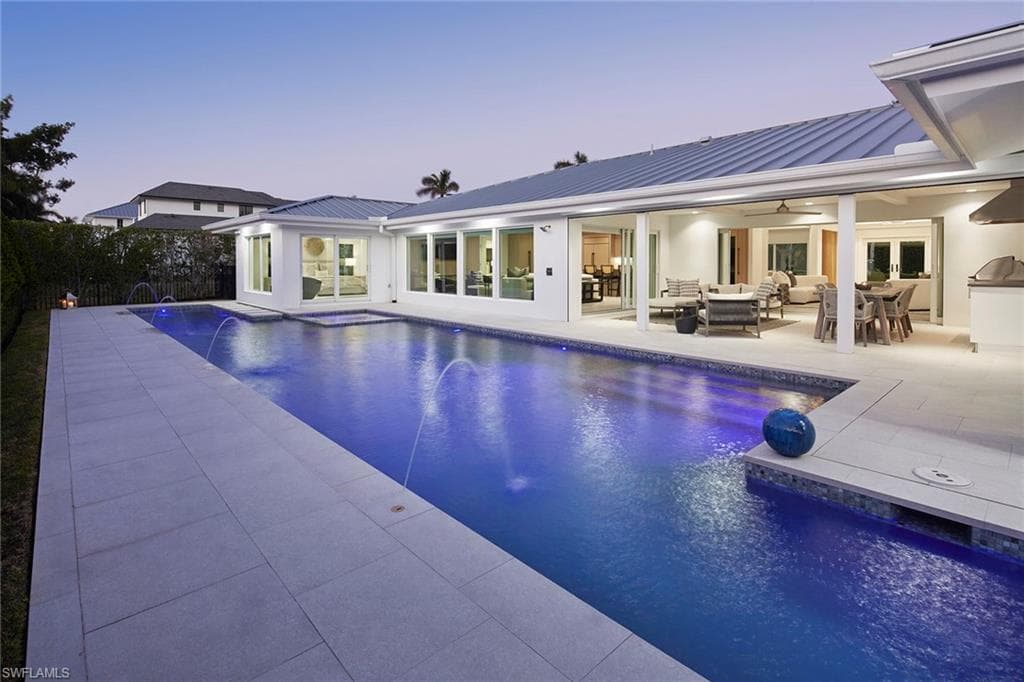 512 Neapolitan LN NAPLES, FL 34103