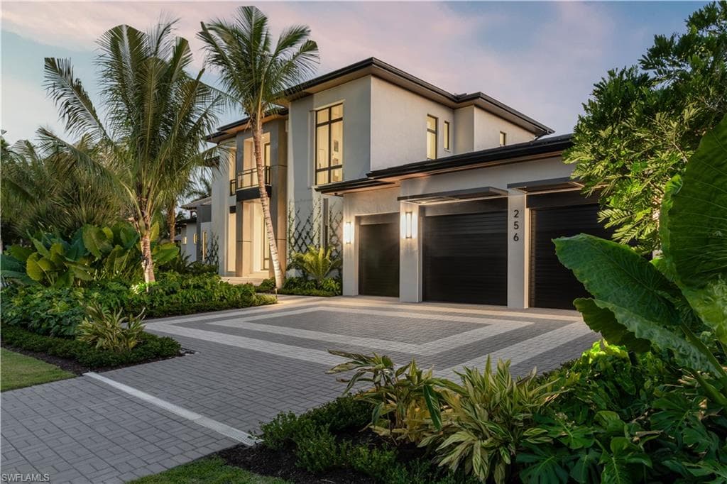 256 Aqua CT NAPLES, FL 34102