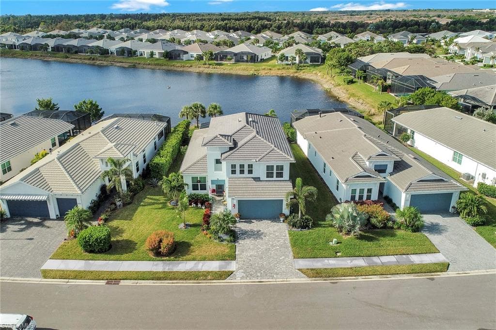 9055 Montserrat DR NAPLES, FL 34114