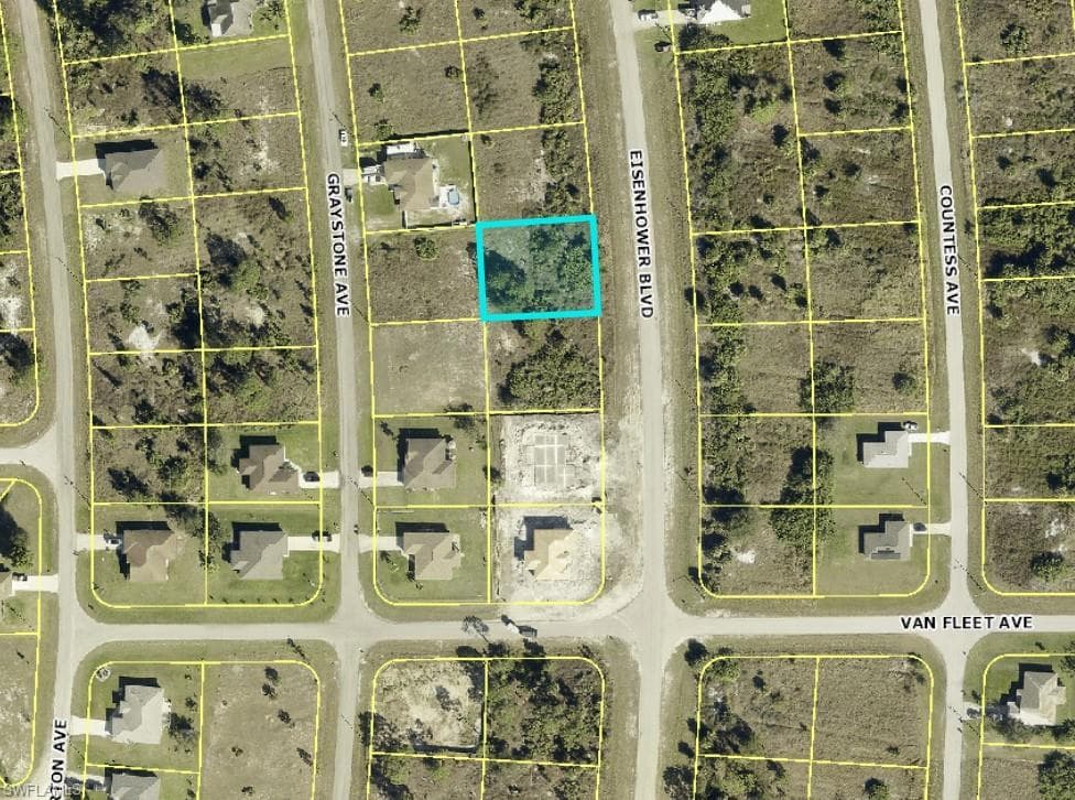 1042 Eisenhower BLVD LEHIGH ACRES, FL 33974