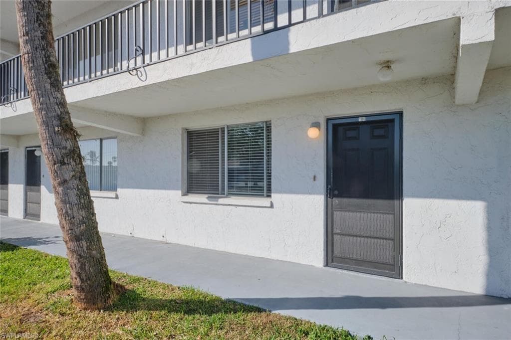 4906 Victoria DR 106 CAPE CORAL, FL 33904