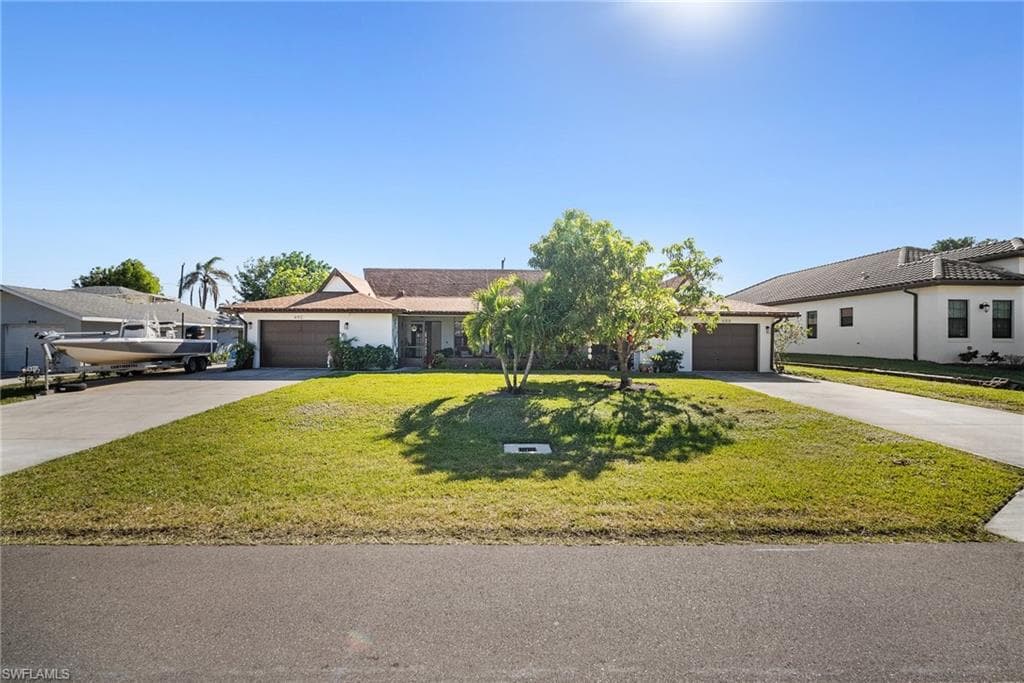 692 108th AVE N NAPLES, FL 34108