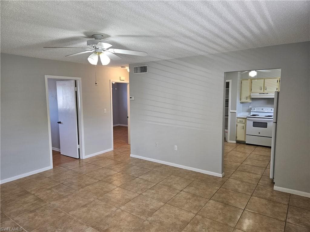 3325 Airport- Pulling RD D7 NAPLES, FL 34105