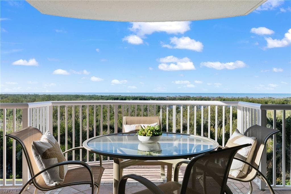 6849 GRENADIER BLVD 604 NAPLES, FL 34108
