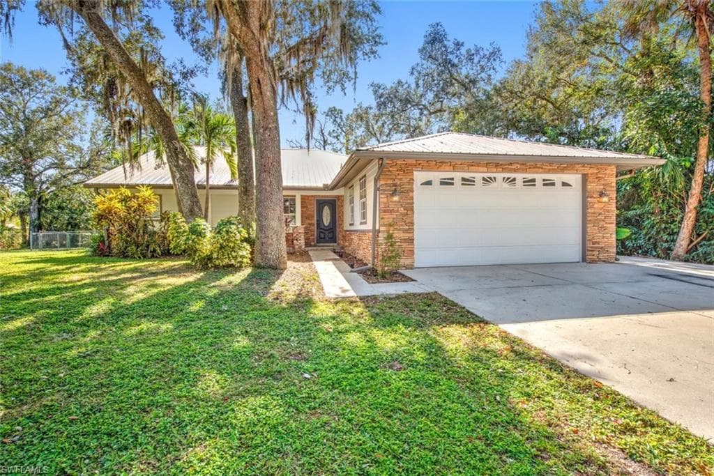 495 4th AVE LABELLE, FL 33935
