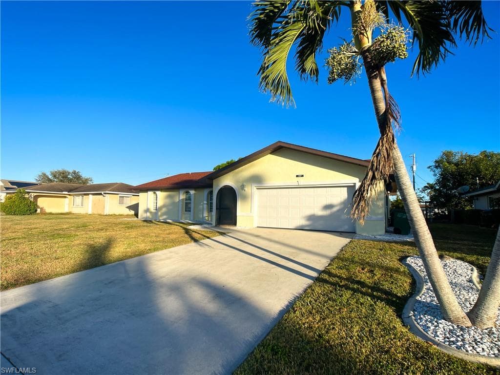 1217 SE 17th TER CAPE CORAL, FL 33990