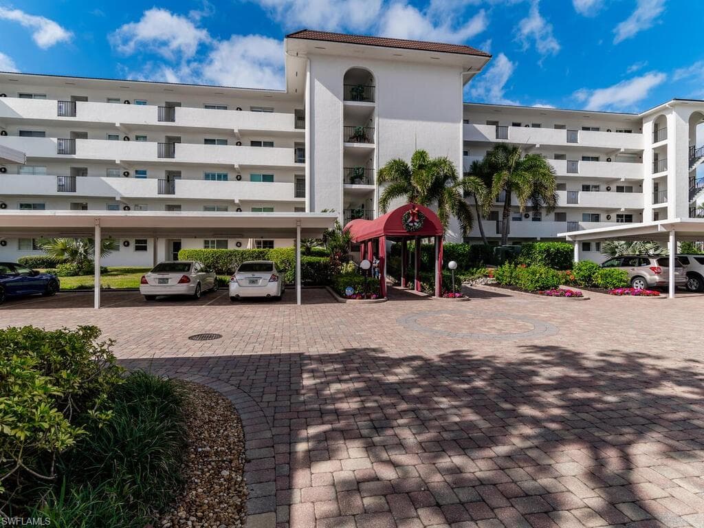 29 High Point CIR E 206 NAPLES, FL 34103