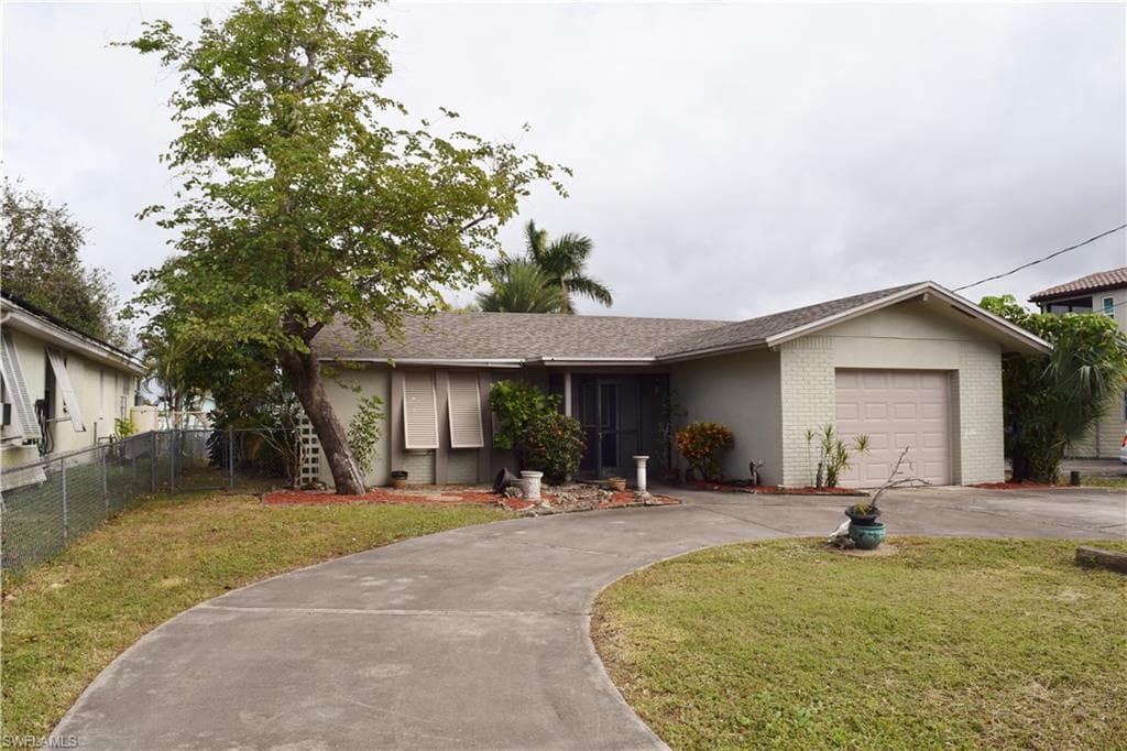 2026 Bahama AVE FORT MYERS, FL 33905