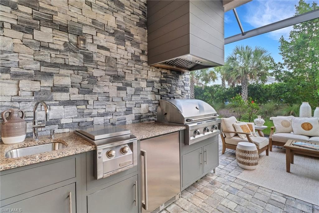 9052 Saint Lucia DR NAPLES, FL 34114