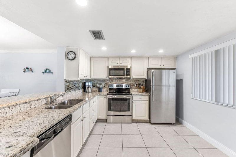 5841 Rattlesnake Hamm RD I-101 NAPLES, FL 34113