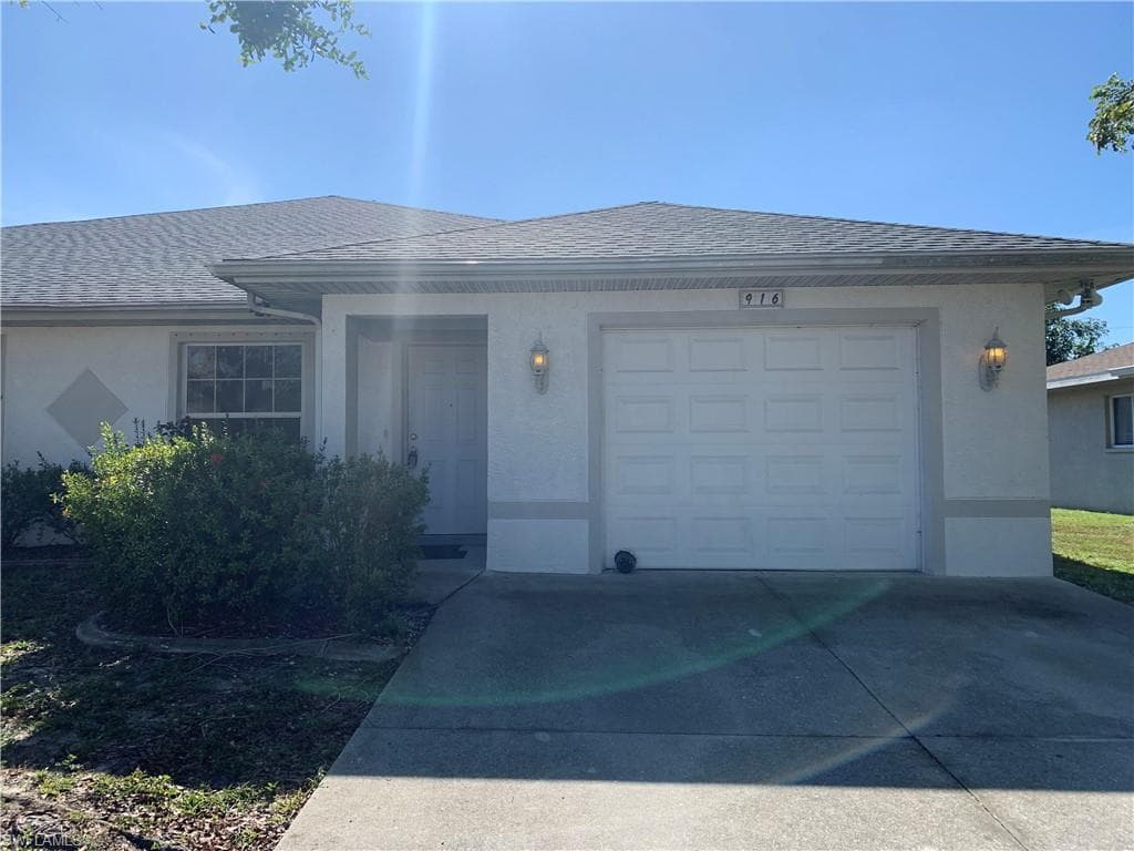 916 SE 14th ST CAPE CORAL, FL 33990