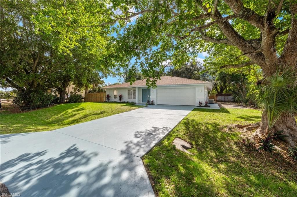 2796 Clipper WAY NAPLES, FL 34104
