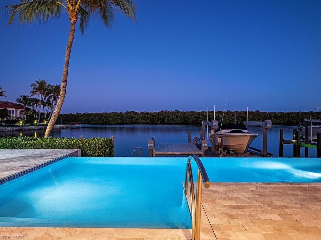 2281 SNOOK DR NAPLES, FL 34102