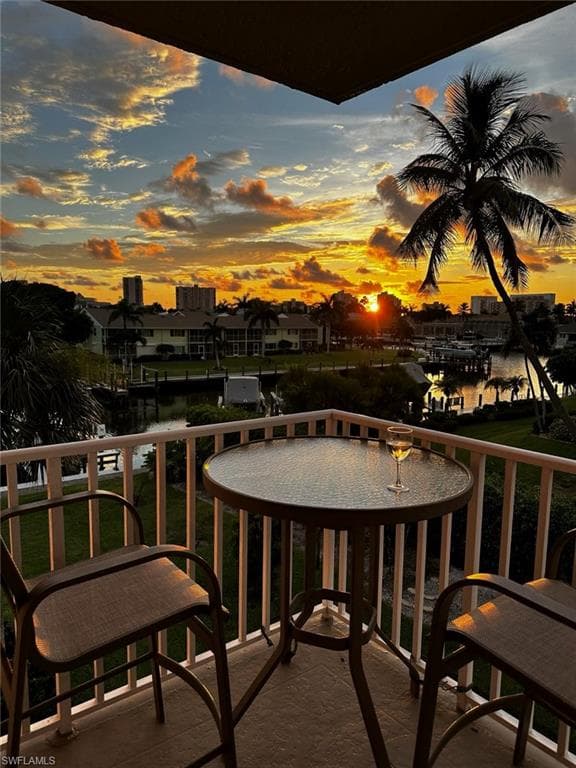 870 Collier CT 306 MARCO ISLAND, FL 34145