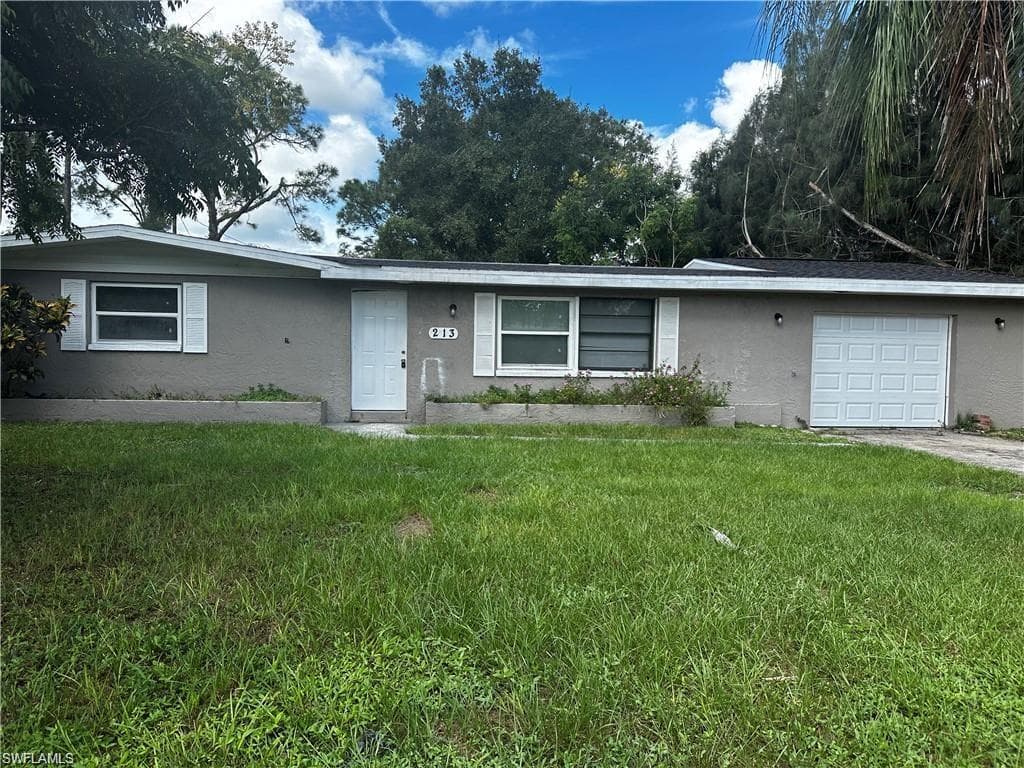213 Columbus AVE LEHIGH ACRES, FL 33936