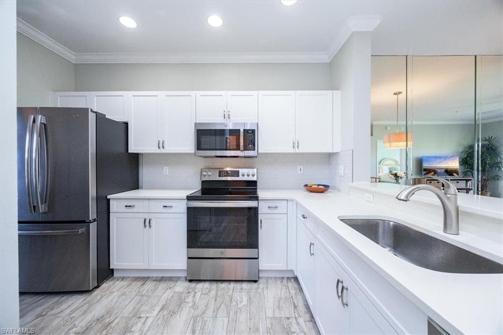 200 Vintage CIR D202 NAPLES, FL 34119