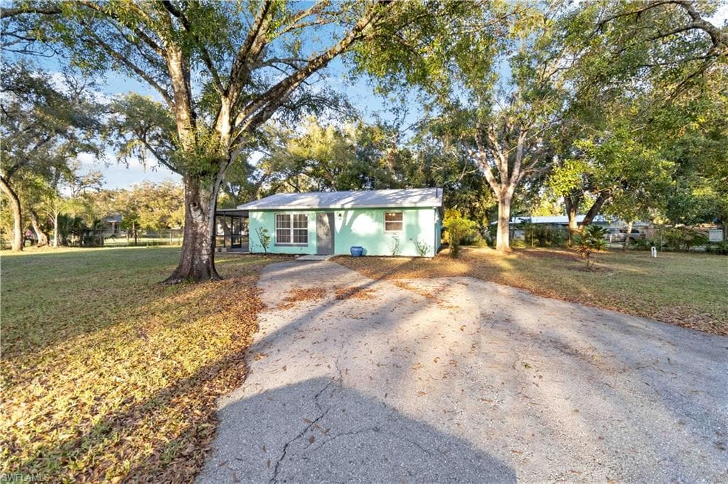 2431 Lippincott RD ALVA, FL 33920