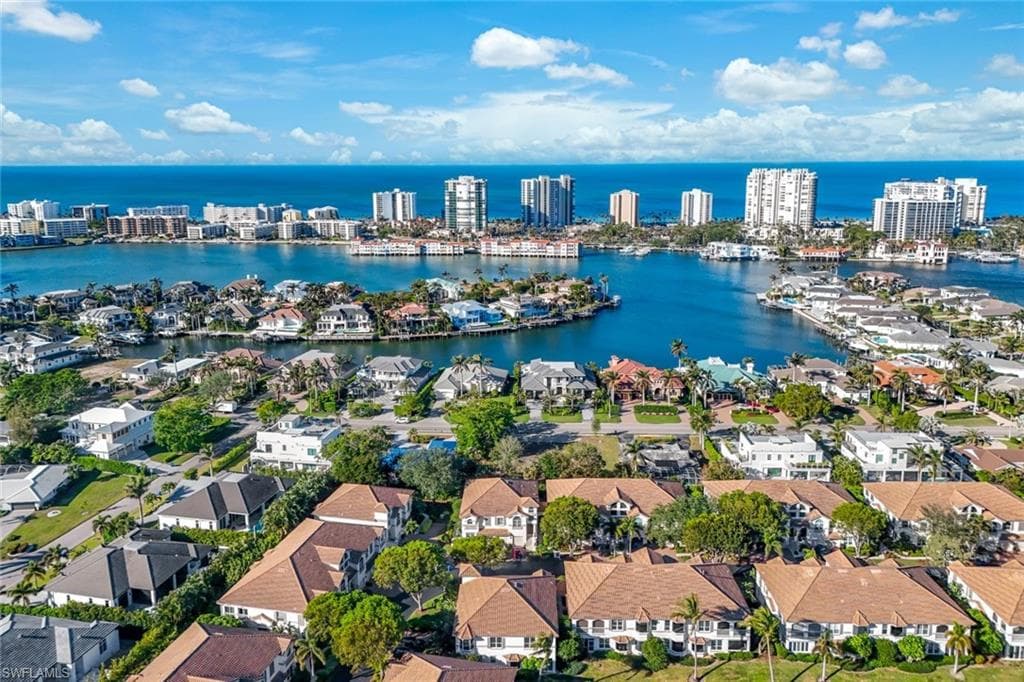 172 Colonade CIR 1304 NAPLES, FL 34103