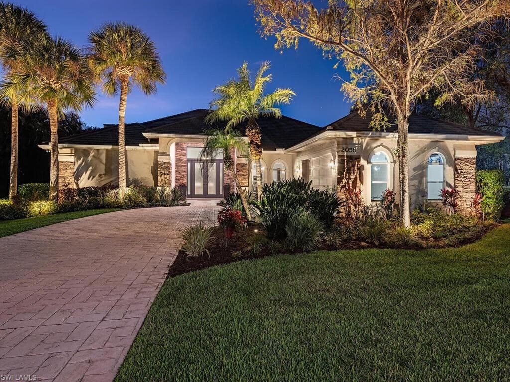 2059 SWAINSONS RUN NAPLES, FL 34105