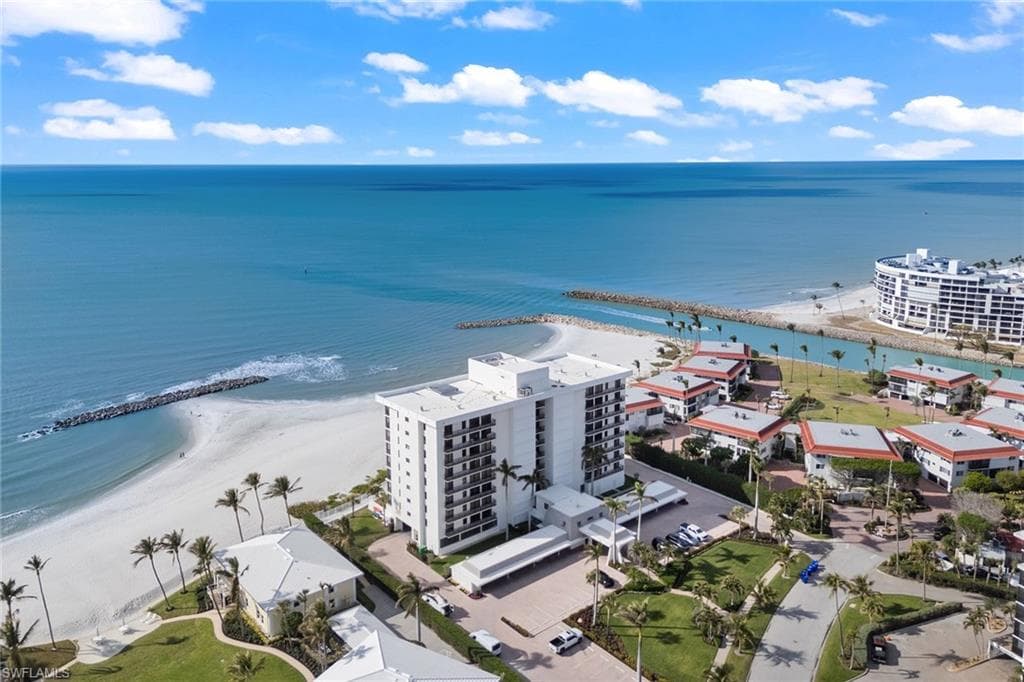 2171 Gulf Shore BLVD N 502 NAPLES, FL 34102