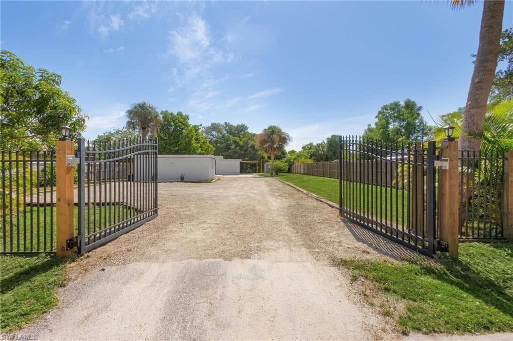 275 Kingston DR FORT MYERS, FL 33905