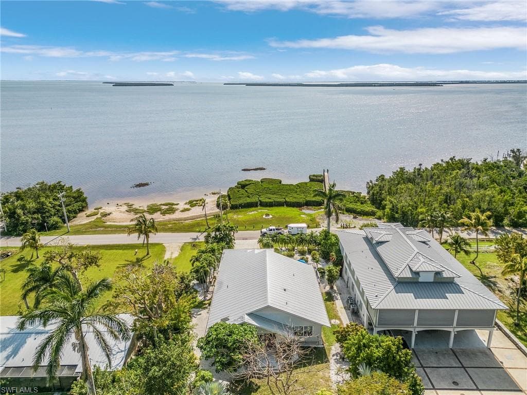 13690 Waterfront DR BOKEELIA, FL 33922