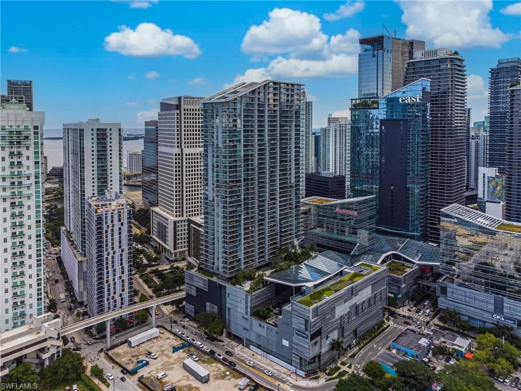 68 SE 6TH ST MIAMI, FL 33131