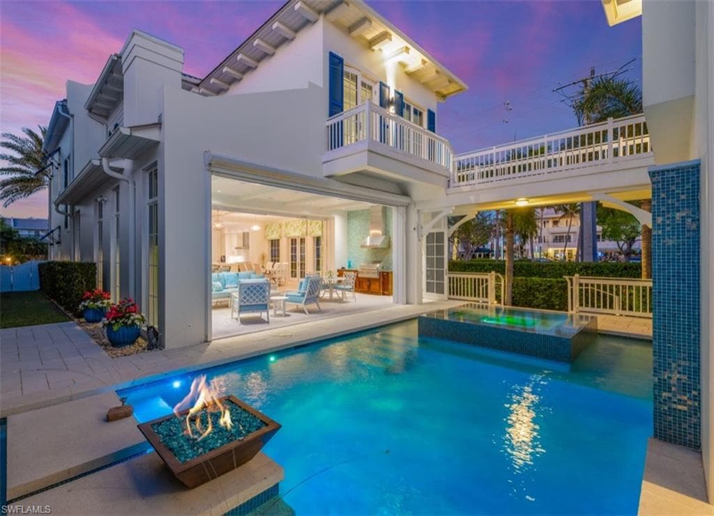 992 9th AVE S NAPLES, FL 34102