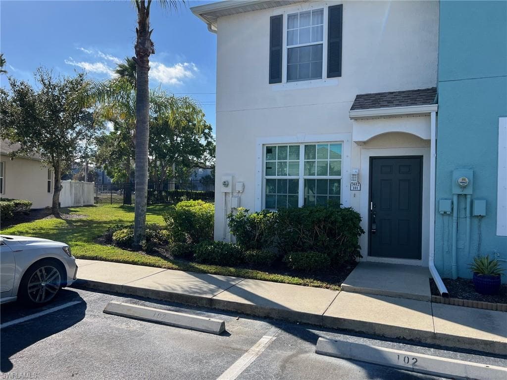 3612 Pine Oak CIR 101 FORT MYERS, FL 33916