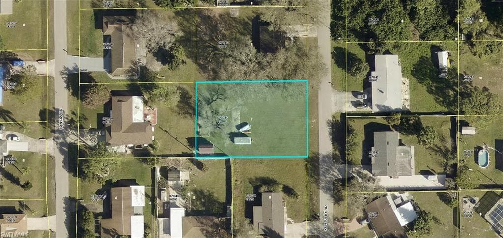 13 Kentucky RD LEHIGH ACRES, FL 33936