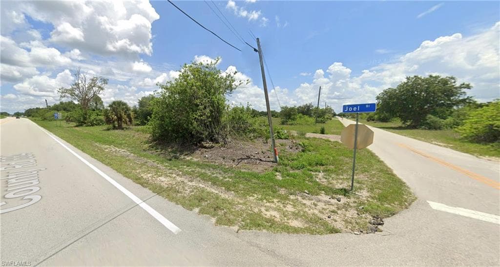 2401 E 17th ST LEHIGH ACRES, FL 33972