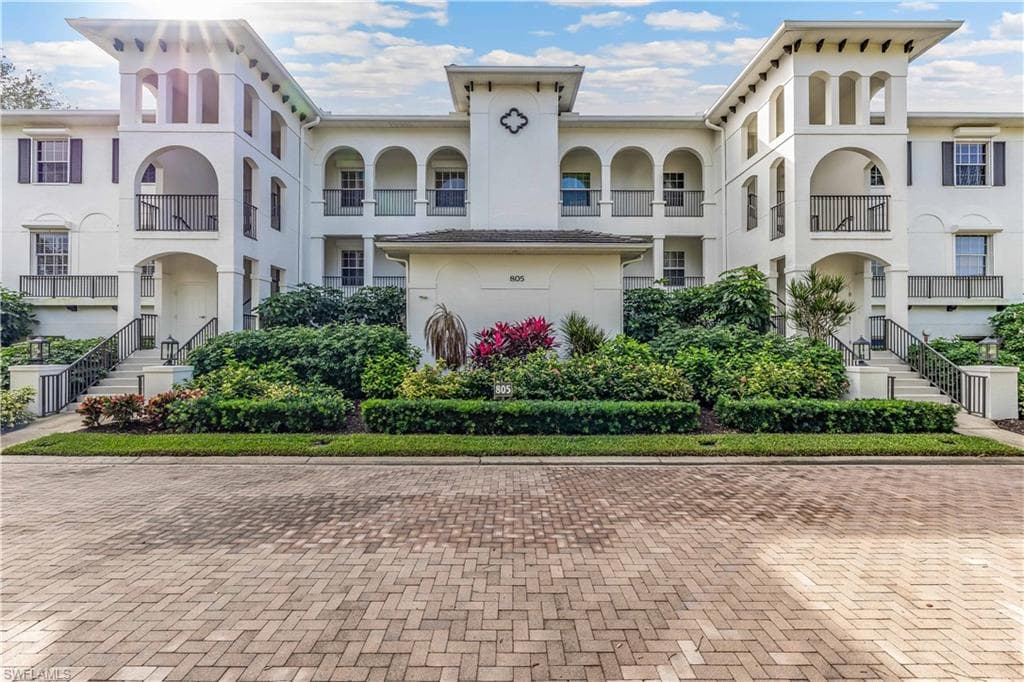 805 Bentwater CIR 202 NAPLES, FL 34108