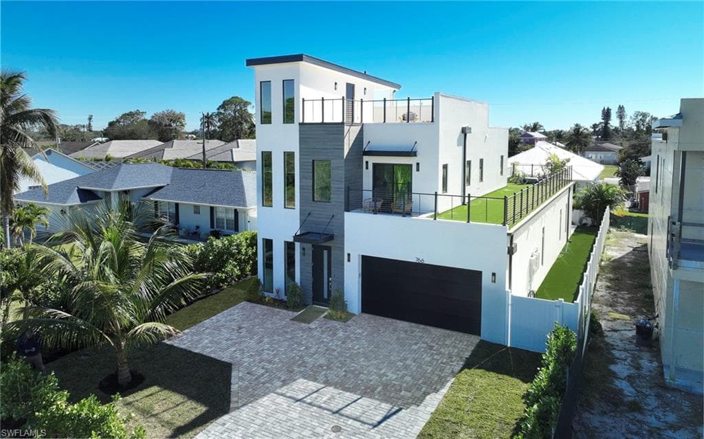 766 111th AVE N NAPLES, FL 34108