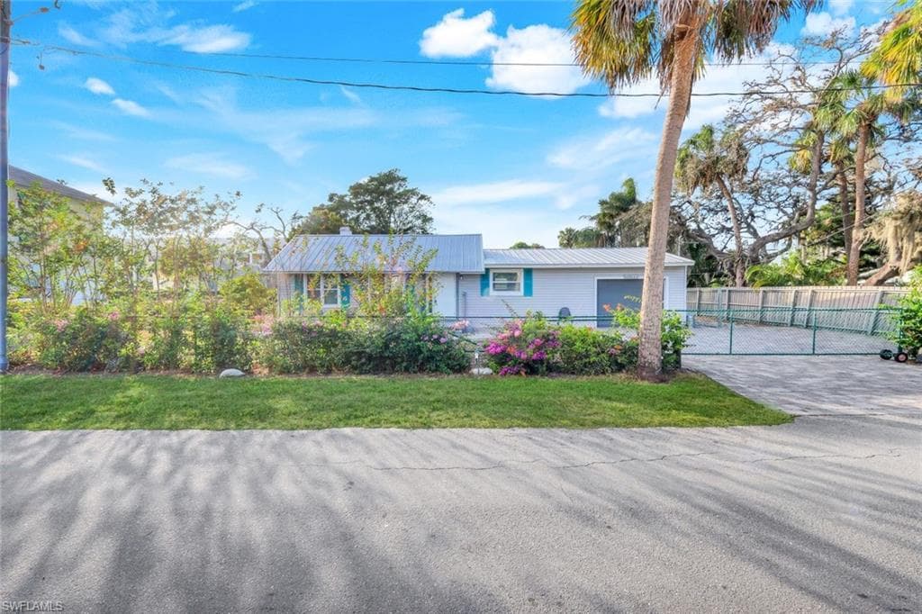 10641 Dean ST BONITA SPRINGS, FL 34135