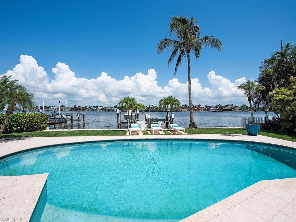 2143 MARINA DR NAPLES, FL 34102