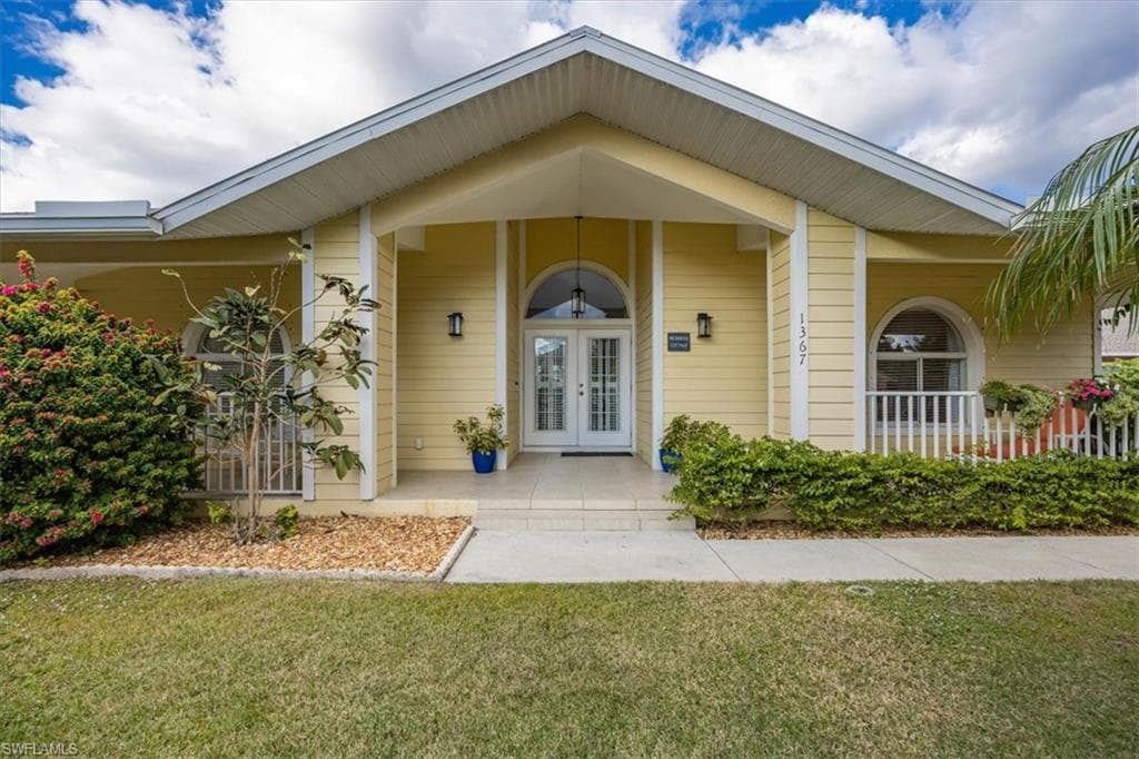 1367 Cypress Woods DR NAPLES, FL 34103