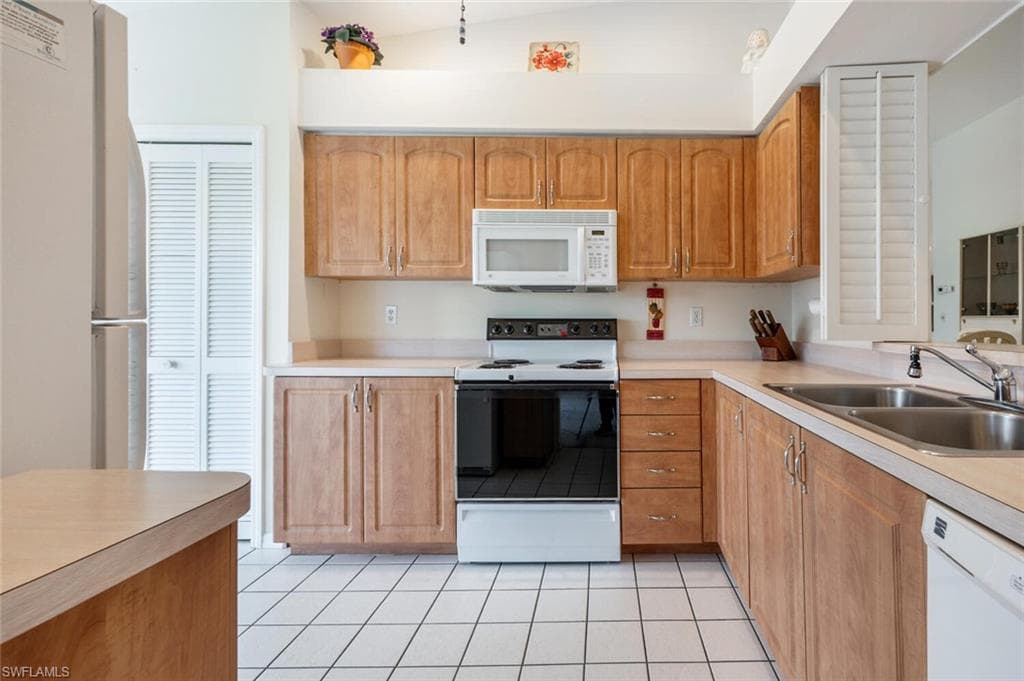 7360 Glenmoor LN 4308 NAPLES, FL 34104