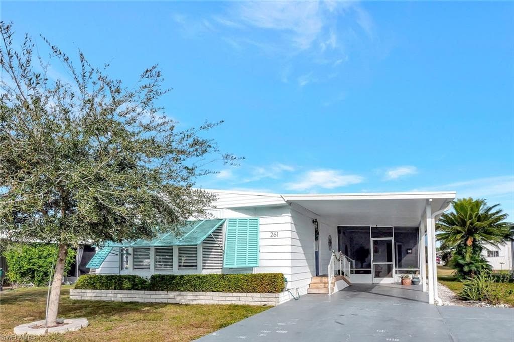 261 Matecumbe LN NAPLES, FL 34114