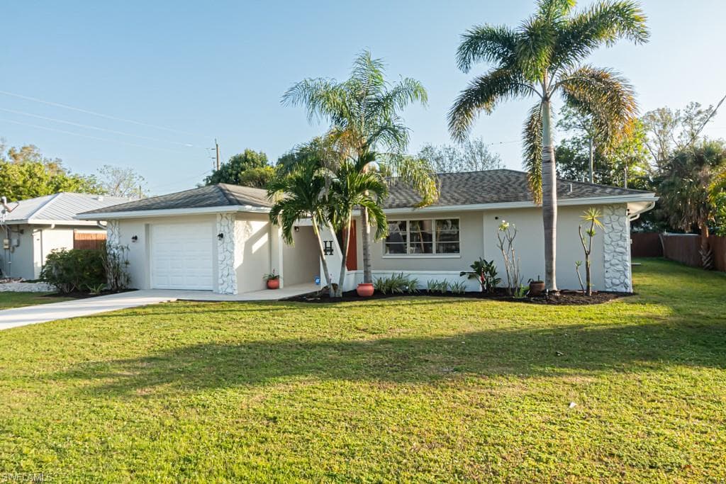 1562 Alhambra DR FORT MYERS, FL 33901