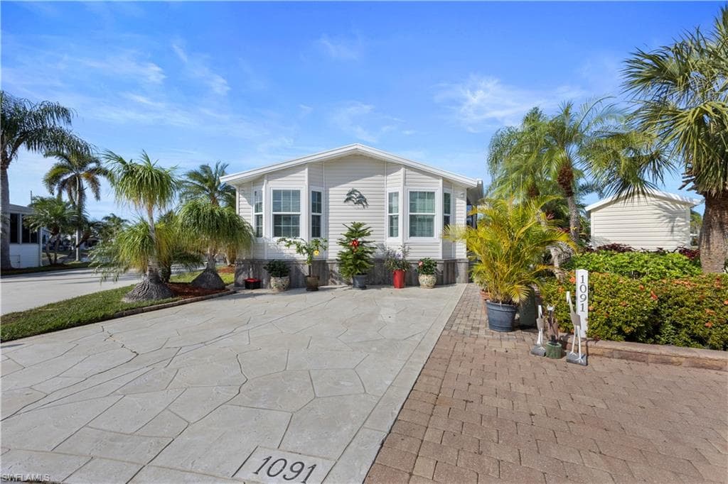 1091 Opal Lake PT NAPLES, FL 34114