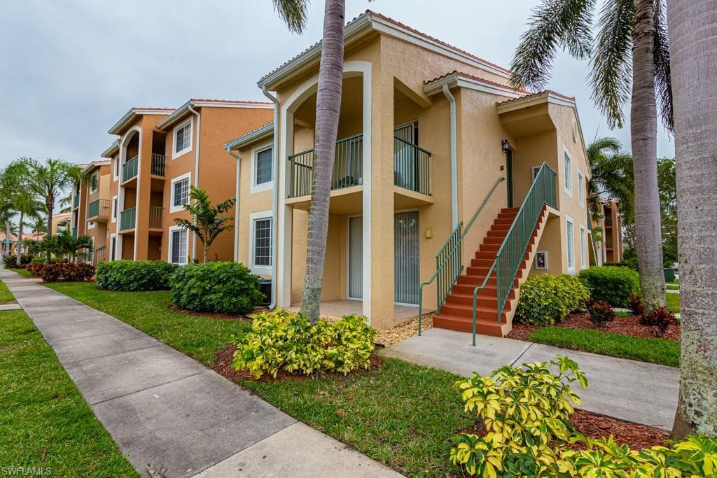 1195 Wildwood Lakes BLVD 107 NAPLES, FL 34104