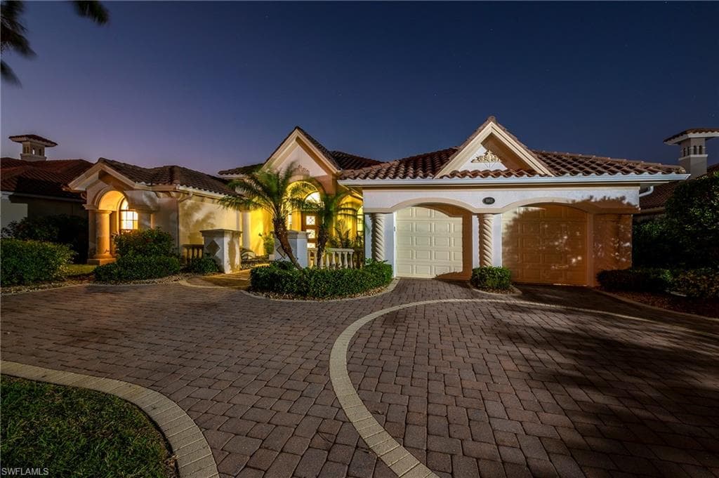 1011 Tivoli DR NAPLES, FL 34104