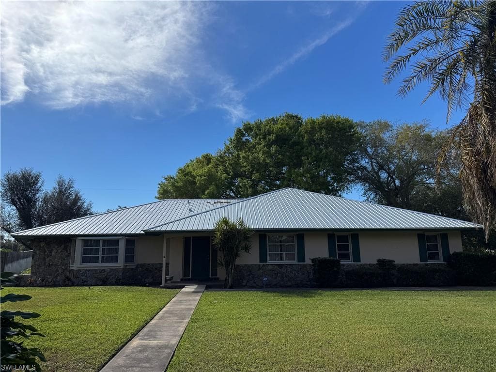 230 W Del Monte AVE CLEWISTON, FL 33440